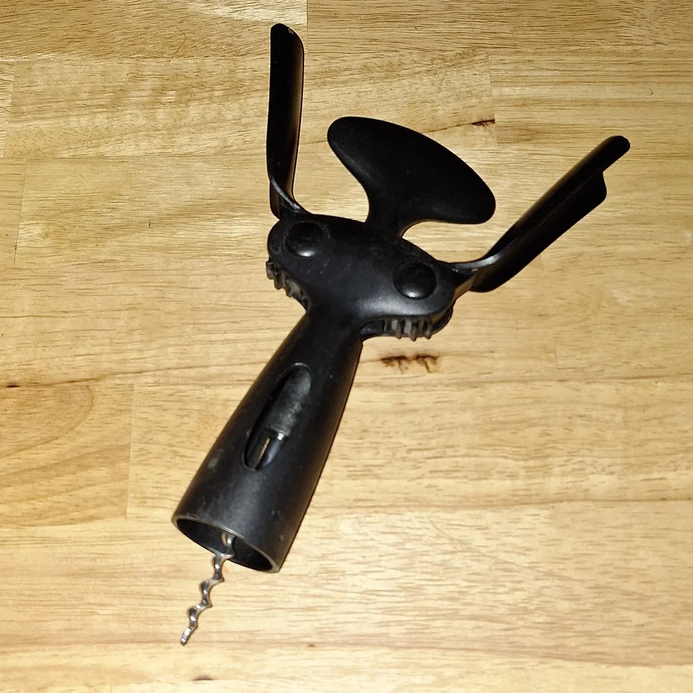 Wine bottle opener